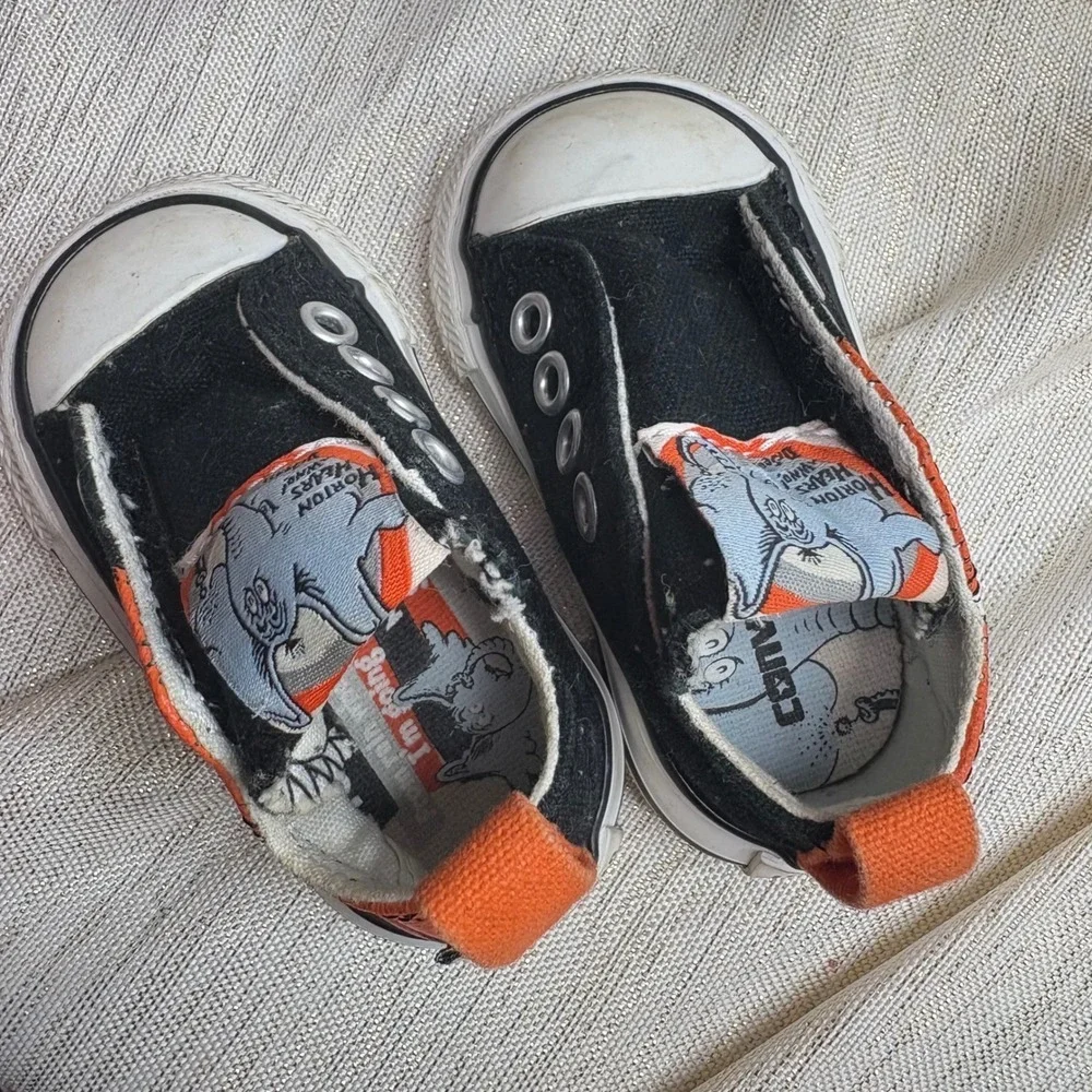 Kids Converse ALL STAR Dr Seuss Horton Hears Who Black Orange Sneakers Size  2